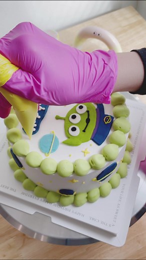 Toy Story Alien Cake Tutorial