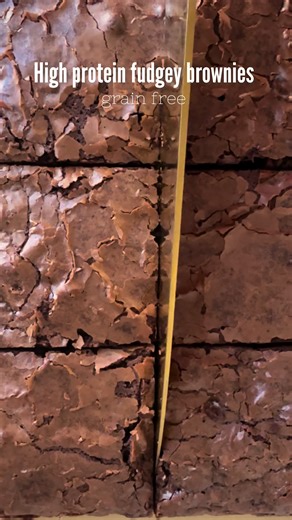 Nicole kendrick (@goldengracekitchen) - These high protein brownies are so fudgey and have the most perfect crackly top. Made with tapioca flour, they are grain free which means you can feel less guilty when indulging in more than one…and of course since they are packed with @levelsprotein you are actually burning more calories when you ingest them than your average brownie. Everything gets mixed in one bowl and they’re super easy to make. Full recipe below! 3/4 cup tapioca flour 3/4 scoop @leve