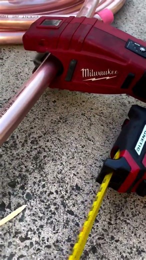 Powerful 500-RPM motor with the M12™ Cordless Copper Pipe Cutter
