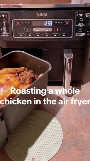 Roasting a whole chicken in the air fryer #ninjadualairfryer #ninjaairfryer #airfryer #chicken #sundayroast #wholechicken #airfryerchicken #roastdinner #food #recipe #homecooking #costofliving