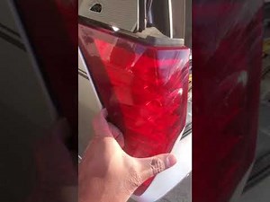 2006 Cadillac SRX (chaning taillight)
