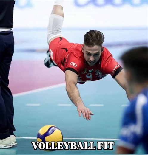 Plamen Petrov on Instagram: "Unilateral upper-body and core stability training. @marto_ivanov9 @vclokomotivavia 👉Exercises performed with one arm and without a stable base such as single-arm presses or rows challenge the core, shoulder stabilizers, and deep trunk muscles to maintain balance and control. They develop anti-rotation strength, improve neuromuscular coordination, and enhance functional power transfer between the upper and lower body. Movements like the Pallof Press or alternating kn