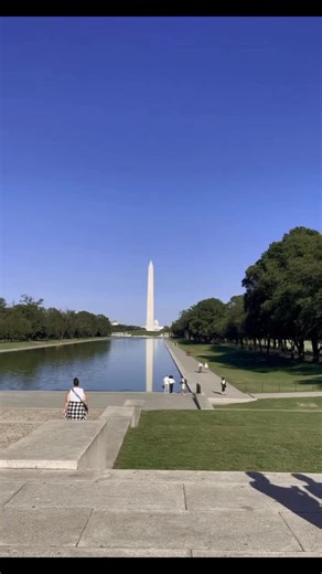 Lincoln memorial reflecting pool, Washington DC. The Lincoln Memorial is one of the most famous landmarks in the United States, located at the western end of the National Mall in Washington, DC.