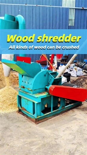 Small Wood Chipper Efficiently Processes Scrap Wood