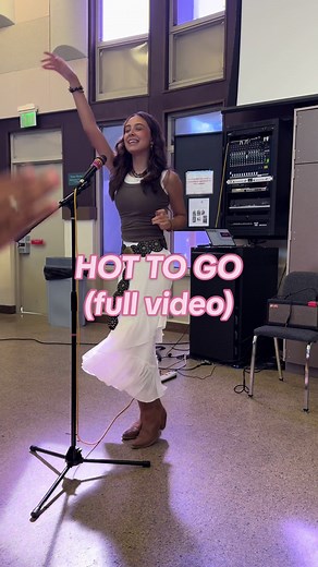 Chappell Roan Hot to Go Performance - Full Video