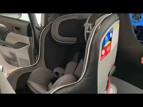 Instalando silla para bebé/Installing baby car seat