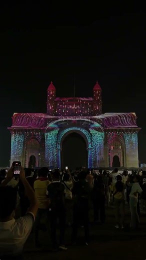 A treat to the eyesWitness the magical projection mapping at Gateway of India. 🇮🇳