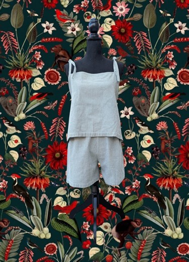 The weather is getting warmer so it's almost time for shorts and tank tops! #sewing #set #green #spring #handmade