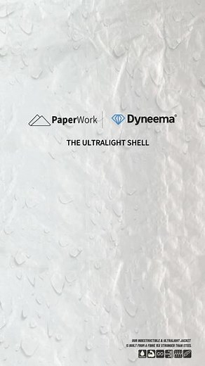 PaperWork“The Shell”现已发售！ [ Dyneema® Composite Fabric - 透气粗苯] PaperWork“The Shell” - 面料采用世界上很稀少的透气粗笨面料，没有常规粗笨的塑料感，2 Layer 的设计贴合工艺使的面料和服装更加轻量化（整体面料克重60g） 表层使用粗笨孔洞面料，背部复合英国porelle PD-1（为什么没有采用类似Goretex或