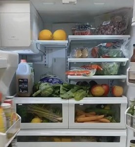 Tupperware ventsmart dispo IMMÉDIATEMENT لحفظ جميع انواع الخضر والغلال المعدنوس مثلا يبقى فرشك اسبوعين على الاقل الفلفل ووالقارص شهرين الخس شهر ضبط الصمام" حسب الفاكهة أو الخضار التي تريد الاحتفاظ بها.Les Stars du frais Vous aimez les fruits et légumes frais ? Nos Boîtes VentSmart aussi ! Elles vous permettront de les conserver beaucoup plus longtemps, grâce à leur système d'aération qui s'adapte au type d'aliment que vous conservez, pour prolonger au maximum sa durée de vie | Articles cuisine e