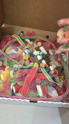 Which box was missing ... #fyp #firsttime #sweets#buissness#buisnesscheck #firsvideo #giveaway