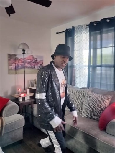 It's hump day! Getting ready for the weekend be like 😆😆😆 Work Place Humor 😜😜😜 Please like share and follow! | Bobby McDonald