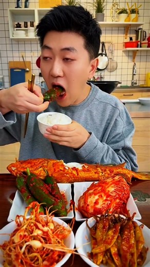 Export-grade Korean kimchi is so delicious! It's crunchy and not too salty or sweet... #korean #fish