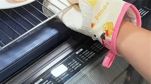 烤得不均？老板小贝D2，360°立体温场，受热均匀，告别局部过热。智能控温，外酥里嫩，烘焙更省心。家用烘焙好帮手，一次成功，轻松做出大师级美味。