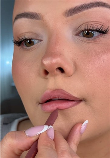 Perfect Lip Color: CATRICE Gel Glide Lip Liner Review