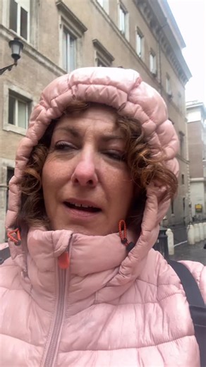 Get lost in Rome — on purpose.😍 Step away from the main streets and you might stumble into places like the Basilica of Sant’Agostino, where a Caravaggio masterpiece hangs quietly… completely free. No ticket. No line. Just art, history, and silence. Rome rewards curiosity — especially when you slow down and wander. #RomeHiddenGems #Caravaggio #RomeArt #FreeArtRome #VisitRome | Local Aromas