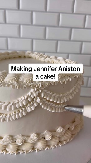 Making Jennifer Aniston a cake… explained! #cakesbymarian #cakedecorating #cakevideo #caketok #cakeart #cake #vintageheartcake #viralcake