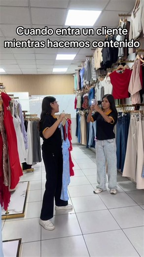 Cliente me encuentra grabando TikTok del negocio