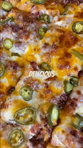 Casey’s Jalapeño Popper Pizza | You Have to Try it! #caseyspizza #caseys #foodblogger #foodreview