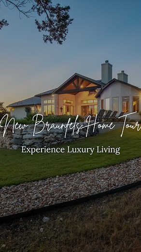 Transitional style at its finest 🏡🌟 This beautiful custom home outside New Braunfels perfectly blends classic and contemporary design. Explore all the details on our website! https://www.evolutionaryhomes.com/galleries/new-braunfels?back=/best-home-builders-in-san-antonio #customhomebuilder #homerenovation #luxuryliving #sanantoniohomes #luxurylifestyle | Evolutionary Homes