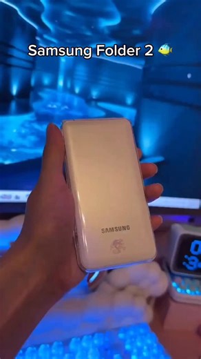 Samsung Folder 2 lets you live out your fruitiger aero dream 🐠🥏🦋 This reel was made by one of our amazing customers ⭐️ Made a flip phone reel? Send it to us and if we repost it, you’ll get a 30% discount code 🎁 #y2kphones #y2kphoneshop #y2k #y2kaesthetic #y2kstyle #y2kvibes #2000s #koreanstyle #mobile #mobilephone #flipphone #flipphones #motorola #samsung #LG #samsungfolder2 #korean #coolphone #samsungflip #samsungfolder #samsungfolder2white #g160n #vintagetech #retro #retrotechnology #phone