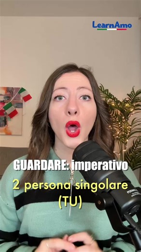 🇮🇹 GUARDARE – Imperativo Quando vuoi dire a qualcuno di guardare qualcosa, usa l'imperativo del verbo guardare! 👤 Tu → Guarda! / Non guardare! 👥 Noi → Guardiamo! / Non guardiamo! 👥 Voi → Guardate! / Non guardate! ⚠️ Forma di cortesia (Lei) → Guardi! / Non guardi! Esempi: — Guarda che bel tramonto! ☀️ — Guardate questo video! — Signora, guardi qui, per favore. 💡 Curiosità: In italiano,