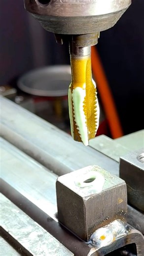 Power tapping in an old ENCO Mill