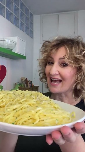 Oggi ho preparato i ✨🍋 tagliolini al limone 🍋✨ un piatto furbo, che si prepara in pochissimo tempo e che fa fare una gran bella figura. Volete vedere la ricetta? Seguite il video 🎥 Ricetta sul mio blog Tempodicottura.it 👉 http://bit.ly/3cbnG0x | Natalia Cattelani