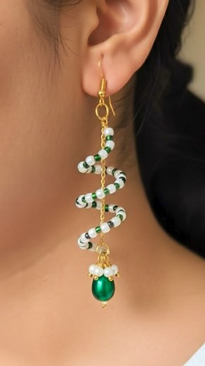 DIY Pearl Earrings For A Chic Look https://youtube.com/shorts/lTsKyzmTPQs?si=_v8v35NbI4UeV0wK #diy #art #shorts #trending #earrings #crystals #pearl #earring #pearljewelry | Beads & Beyond