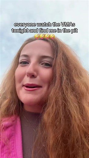 sos I can’t have my phone during the broadcast so take pics if you see me at all lol #vmas #vmas2025