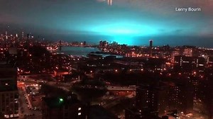 WOW...a transformer explosion at an electric power substation in New York City lit up the sky with a bright, teal blue last night. >> MORE DETAILS HERE: http://bit.ly/2Q3KnFX | WPTV