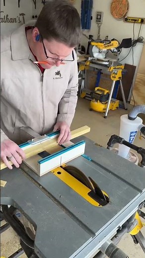 Using the ‪@rockler‬ small parts Sled to cut pieces to size for a cutting board