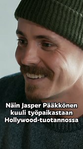 Jasper Pääkkönen täyttää tänään 45 vuotta. Pääkkönen on suomalainen näyttelijä, perhokalastaja ja yrittäjä. Hän tuli tunnetuksi vuosituhanteen taitteessa Saku Salinin roolista Salatut elämät -draamasarjassa. Sittemmin Jasper Pääkkönen on esiintynyt useissa rooleissa televisiossa ja elokuvissa. Pääkkönen esitti merkittävää pahiksen roolia Spike Leen ohjaamassa BlacKkKlansman -elokuvassa vuonna 2018. Pääkkönen kertoi Ylen ohjelmassa 2019 siitä, miten hän sai kuulla saaneensa roolin yhdysvaltalaise