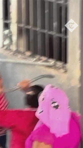 🔴 Relatives of inmates at Mexican prison clash with police after trying to break in Prisoners’s families attempt to break open jail doors with a crowbar after rumours spread that several inmates had died in a riot Find out more ⬇️ https://www.telegraph.co.uk/world-news/2024/12/20/relatives-inmates-mexico-prison-clash-police-villahermosa/ | The Telegraph