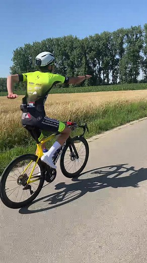 Aura👑 #aura #boatkid #dancemoves #swag #cycling #fy #fyp #foryou #foryoupage @Joren holvoet