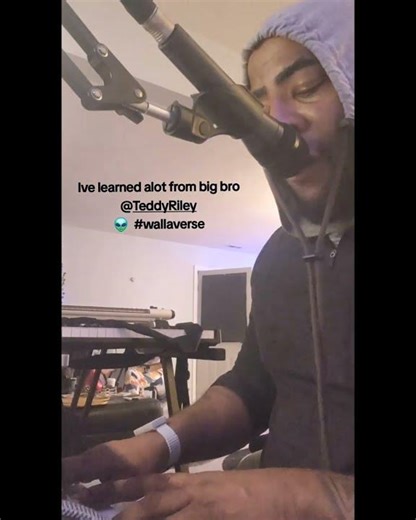 Mike Walla playing the vocoder live.