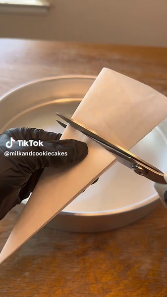 Grab some pizza 🍕and buckle up for this one as I make a hero in a half shell 🐢 Not to brag or anything but I had the most wonderful woman drive over 4 HOURS to pick this up! Talk about pressure! How do you guys think I did? Worth the drive?! #milkandcookiecakes #cookiecake #asmr #teenagemutantninjaturtles #raphael