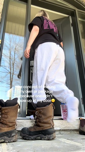 send one to a fellow Canadian 🥲🇨🇦@BILLIE EILISH @HIT ME HARD AND SOFT 3D MOVIE #billieeilish #ilovebillieeilish #hitmehardandsoft #paramountplus #jamescameron