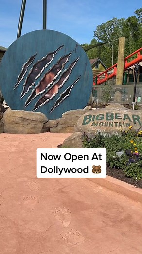 Double tap ❤️ if you would like to ride this new Dollywood coaster! 🐻 #dollywood #bigbearmountain #rollercoaster #pigeonforge #tennessee #smokymountains