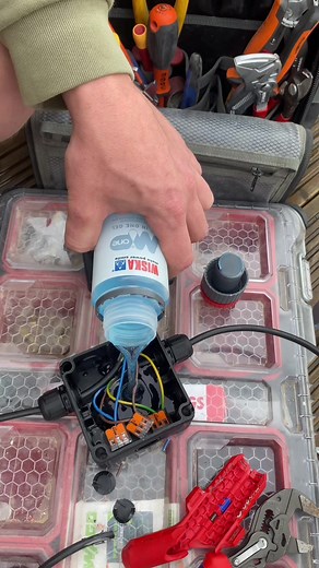 It’s so easy to use and very satisfying doing it #electrician #sparky