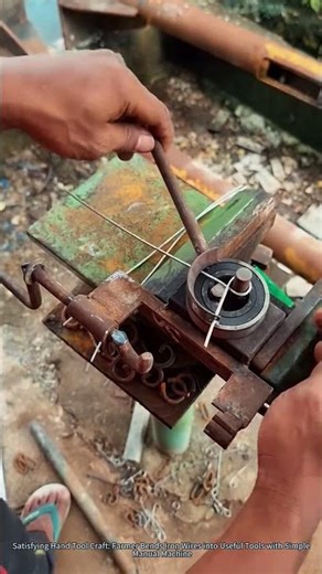 Satisfying Hand Tool Craft: Farmer Bends Iron Wires into Useful Tools with Simple Manual Machine