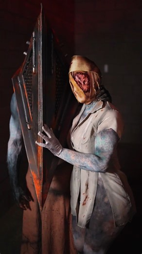 HEIDI LAVON on Instagram: "Happy Halloween 😈 📐 @james_m_ramsey . . #pyramidhead #silenthill #couple #halloween"