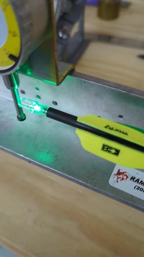 Coming in hot 🔥🏹🎯 #flyingarrowarchery #elementseriesarrows #jupiterligjtednocks #archery #archerylife #deerhunting | Flying Arrow Archery