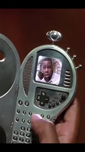 Urban Culture Jrz on Instagram: "Cuando planearon la escena del #beatbox la #movie de #mib 2 @willsmith solicito que específicamente fuese @officialbizmarkie (RIP) quien realizará ese famoso #alien beatbox ya que solo el tenia esa versatilidad y talento #hiphop #culture"