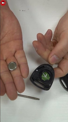 #Shorts｜[Daihatsu Tanto] remote control key battery replacement タントのリモコンキー電池交換