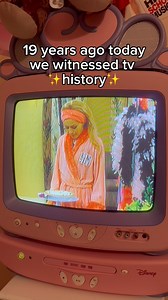 5.4M views · 53K reactions | 19 years ago today we witnessed disney channel history ✨ #2000saesthetics #y2kaesthetic #y2kaesthetics #2000skids #nostalgia #nostalgic #throwback #y2k #2000snostalgia #2000s #2000snostalgia #HannahMontana #mileycyrus #disneychannel | Arianna Nicole D'Angelo | Facebook