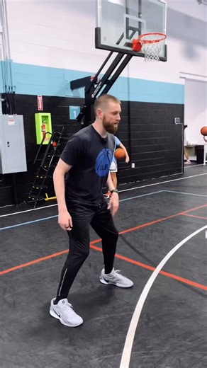 Master the art of bounding! Here we are breaking down how to create space and open up your attack. Perfect your technique, gain an edge on the court, and elevate your game to the next level! 💥🏀 ‼️FOLLOW @chrislewisbasketball and visit chrislewisbasketball.org for more Basketball Skills Content and Info Daily‼️ . #clb #chrislewisbasketball . . . #basketball #basketballislife #basketballtraining #basketballtrainer #basketballworkouts #basketballtips #basketballdrills #basketballmoves #basketball