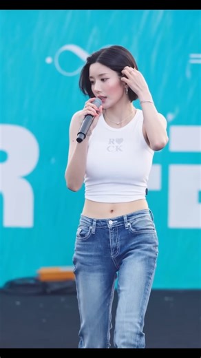 Kpop_愛好者 on Instagram: "She simply just walk and stole my heart 🤍 Cr. DaftTaengk (YT) Artist: Kwon Eunbi @silver_rain.__ Song: Kwon Eunbi - Hello Stranger #eunbi #kwoneunbi #kwoneunbiunderwater #underwater #eunbiunderwater #eunbifancam #kwoneunbifancam #kpop #kpopfancam #fancam #권은비 #은비 #ウンビ #權恩妃 #hellostranger #hellostrangerkwoneunbi #kwoneunbihellostranger"