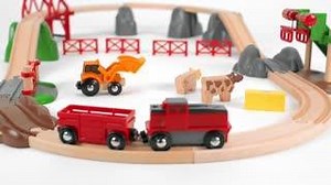 The battery-powered Cargo Engine is on route and ready to collect the animal’s food in the 33984 Animal Farm Set. Drive over the hilly countryside until you reach the farm where the tractor awaits. 🚜🌾🐄 Find out more: http://ow.ly/Qoz750BCZmO | BRIO