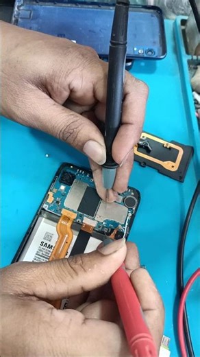 নিজেই যখন একজন বড় মাপের টেকনিশিয়ান📲😃 #tech #tacnology #mobilerepairing #foryou #viralvideo